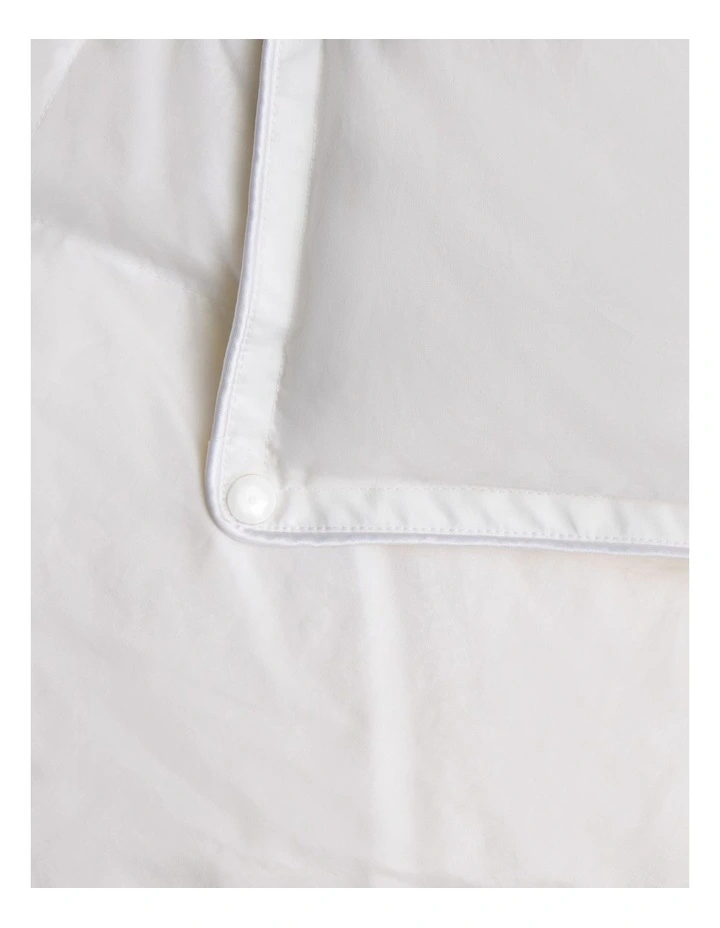 Ultimate Dream 75/25 Light Quilt in Pure White image 3