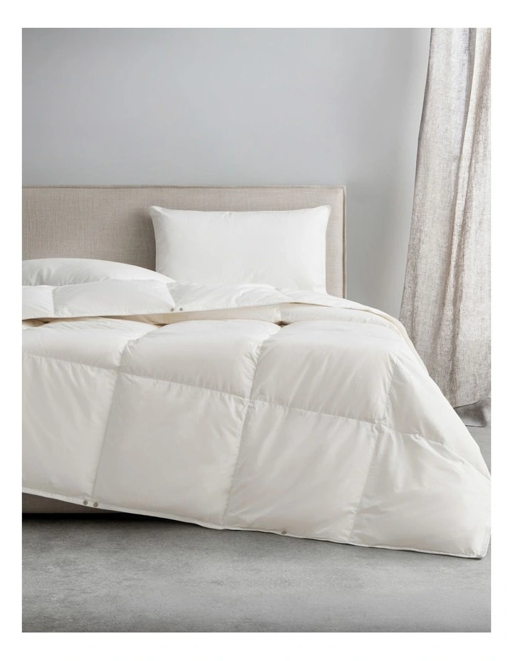 Ultimate Dream 75/25 Light Quilt in Pure White image 5