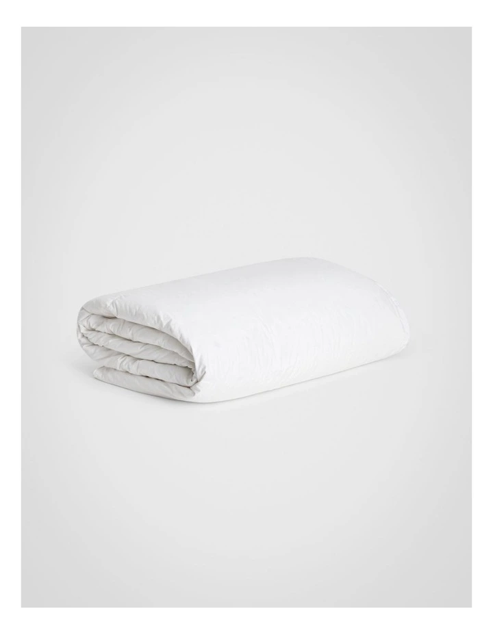 Deluxe Dream Feather and Down Light Quilt in Pure White image 2