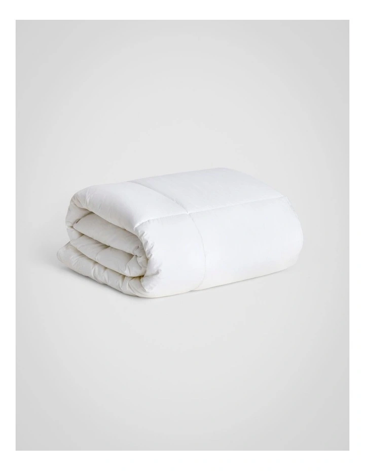 Deluxe Dream Light Quilt in Pure White image 2