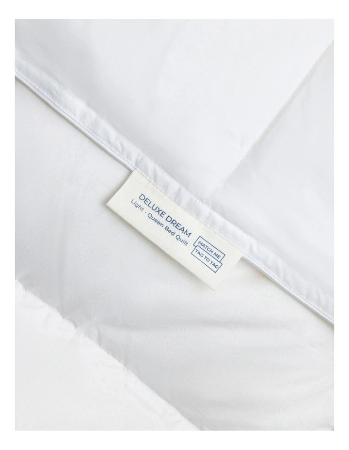 Deluxe Dream Light Quilt in Pure White image 4