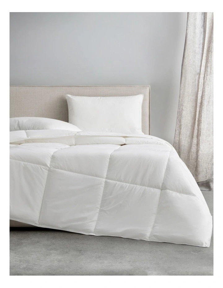Deluxe Dream Light Quilt in Pure White image 5