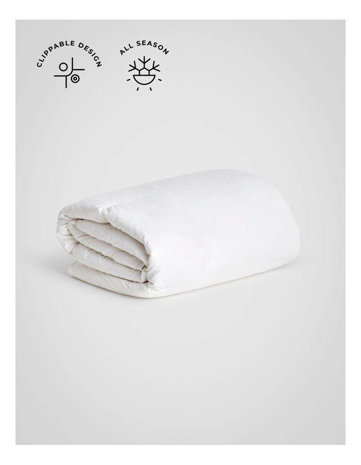 Deluxe Dream Medium Feather and Down Quilt in Pure White image 2