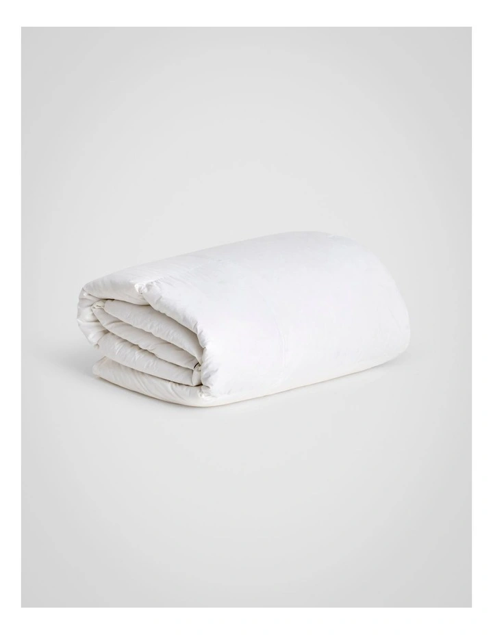 Deluxe Dream Medium Feather and Down Quilt in Pure White image 2