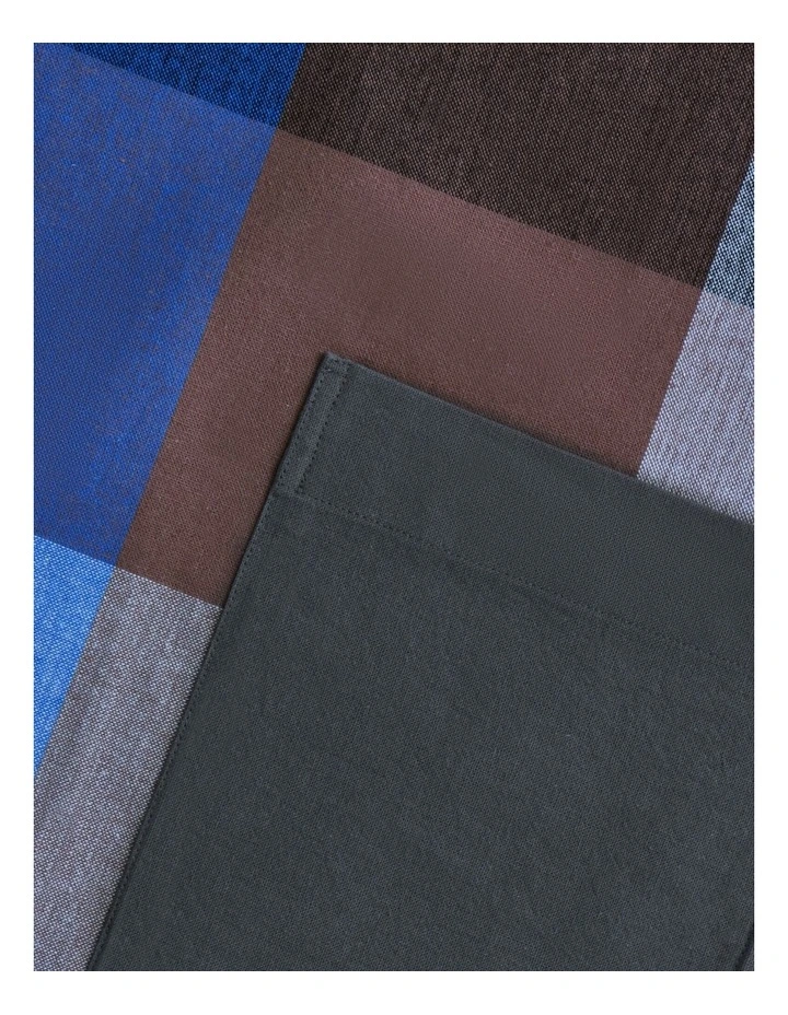 Lumo Apron In Liquorice image 2