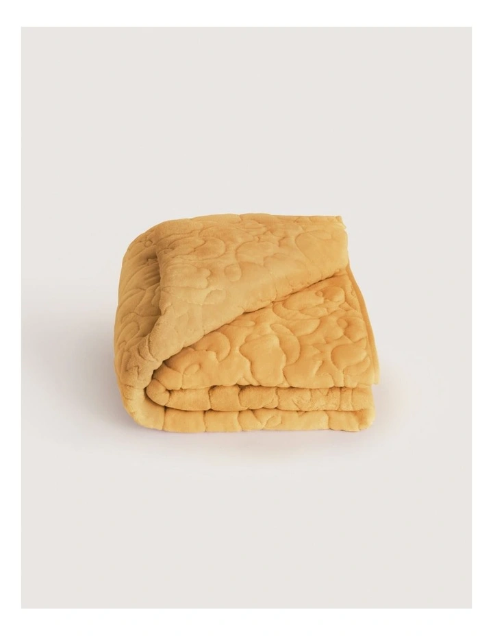 Meriweather Kids Quilted Blanket In Honeycomb image 1