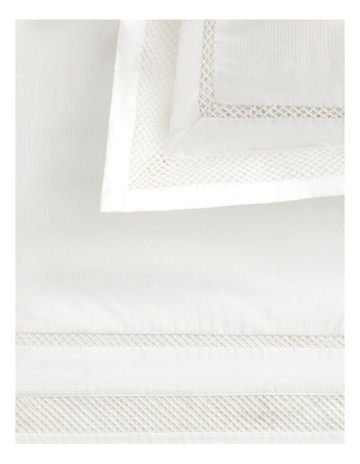 Winnmann Quilt Cover Set in White image 2
