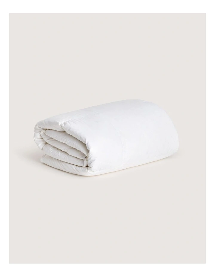Deluxe Dream Feather and Down Medium Quilt in Pure White image 1