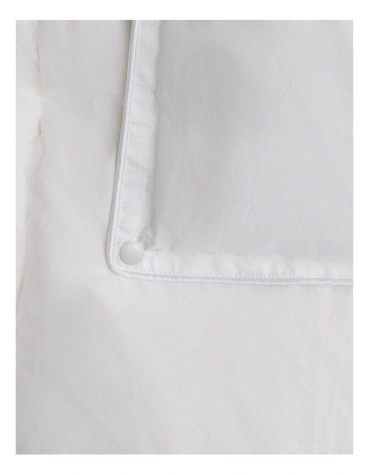 Deluxe Dream Feather and Down Medium Quilt in Pure White image 2