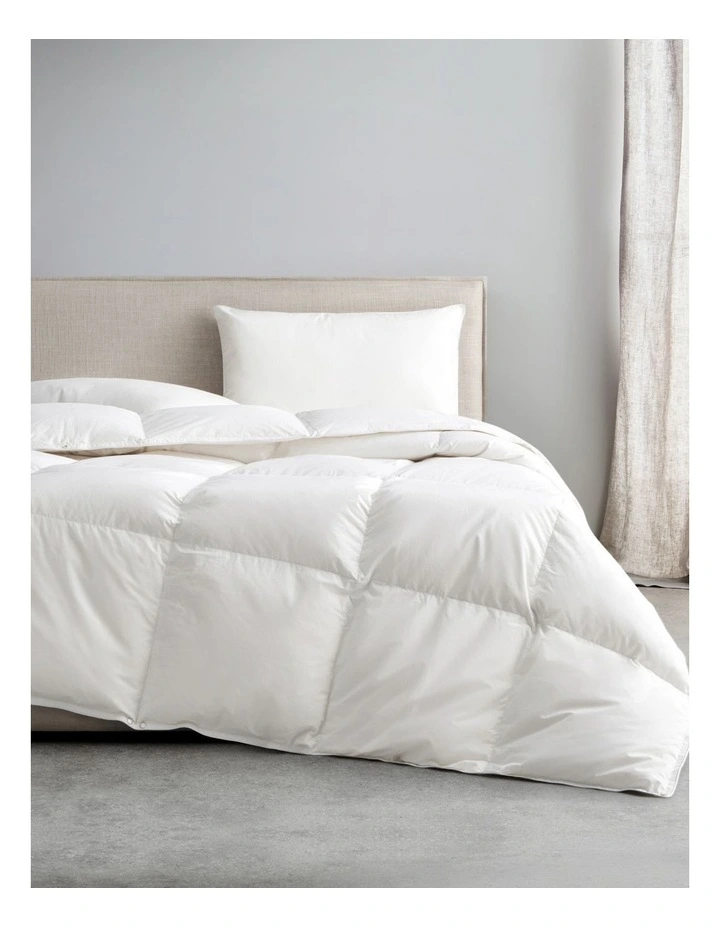 Deluxe Dream Feather and Down Medium Quilt in Pure White image 5