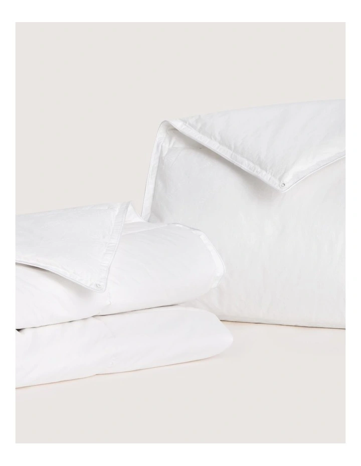 Deluxe Dream Feather and Down Medium Quilt in Pure White image 6