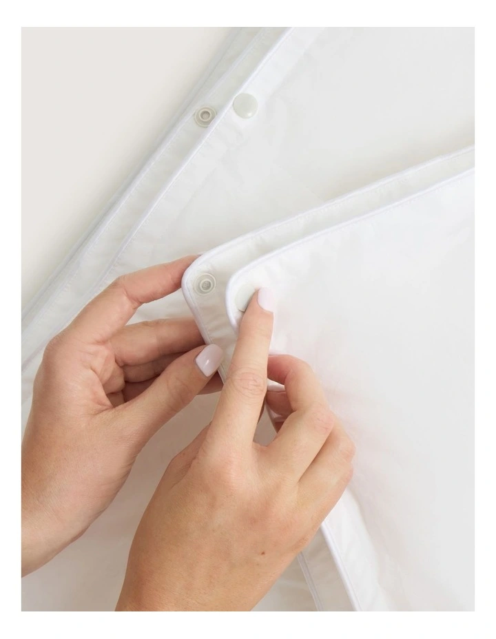 Deluxe Dream Feather and Down Medium Quilt in Pure White image 7