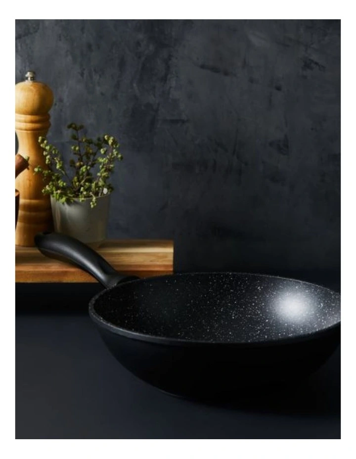 Baccarat STONE Wok With Lid 28cm in Grey image 2