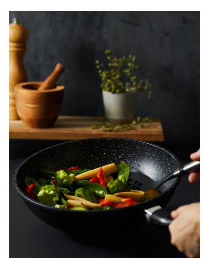 Baccarat STONE Wok With Lid 28cm in Grey image 3