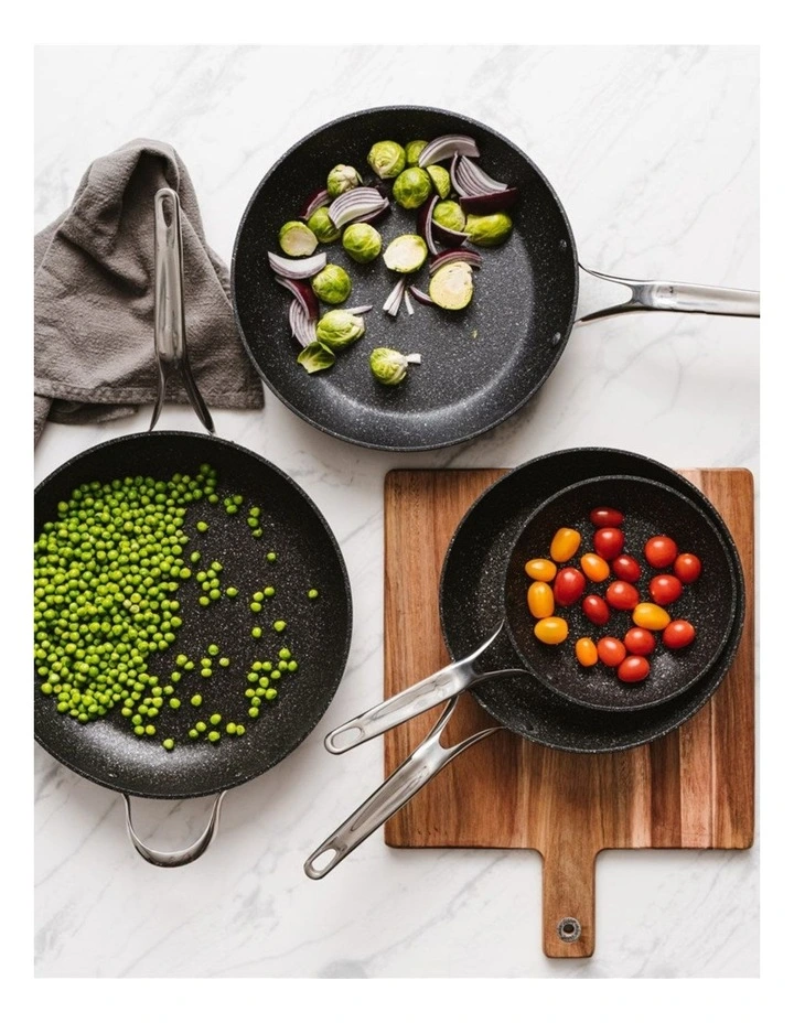 Baccarat Rock Frypan With Helper Handle 32cm image 3