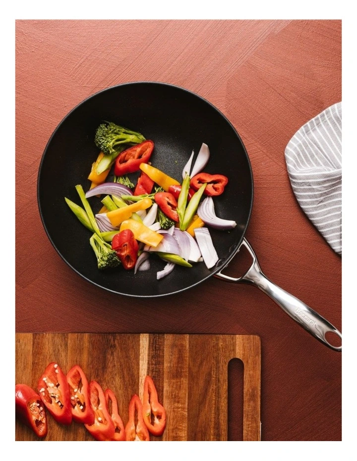 Baccarat iD3 Hard Anodised Stir Fry Pan 28cm in Black image 2
