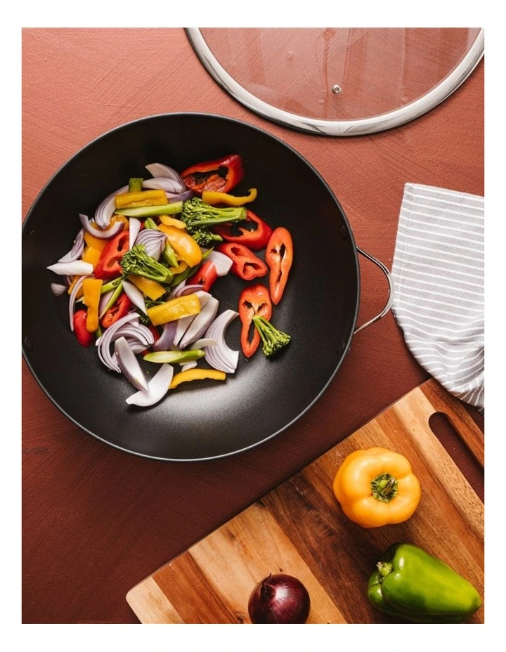Baccarat iD3 Hard Anodised Non-Stick Wok With Lid 36cm in Black image 4