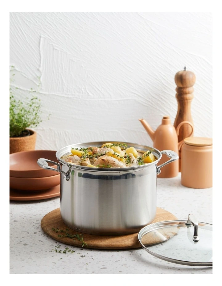 Baccarat IconiX Casserole With Lid 24cm in Grey image 3