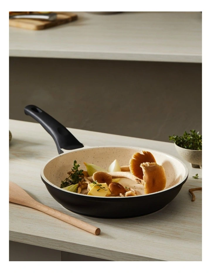 Baccarat Ceramix Frypan 24cm in Black image 3