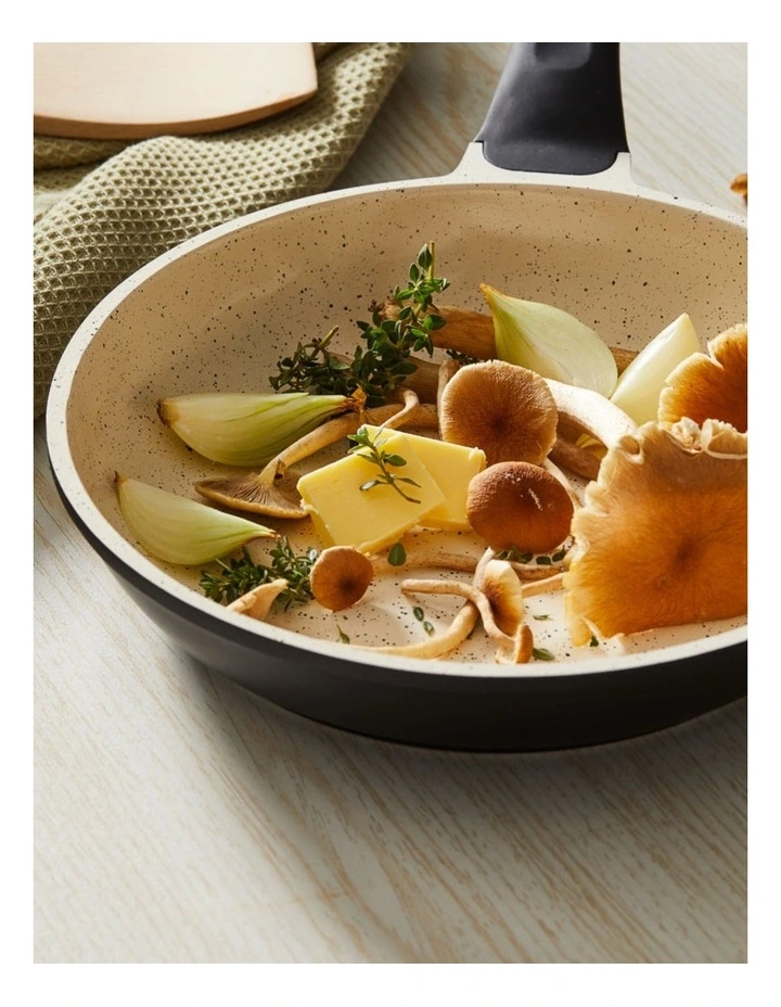 Baccarat Ceramix Frypan 24cm in Black image 4