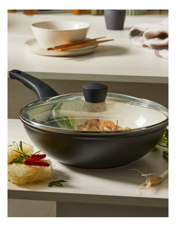 Baccarat Ceramix Stirfry 30cm in Black image 5