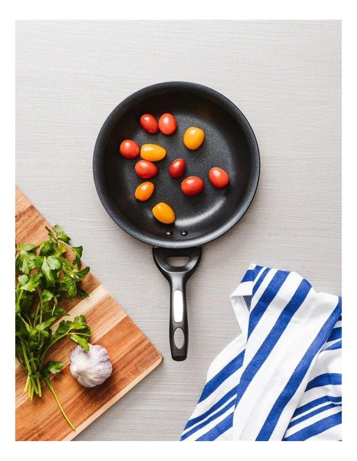 Baccarat iD3 CS Frypan With Bakelite Handle 20cm in Black image 3