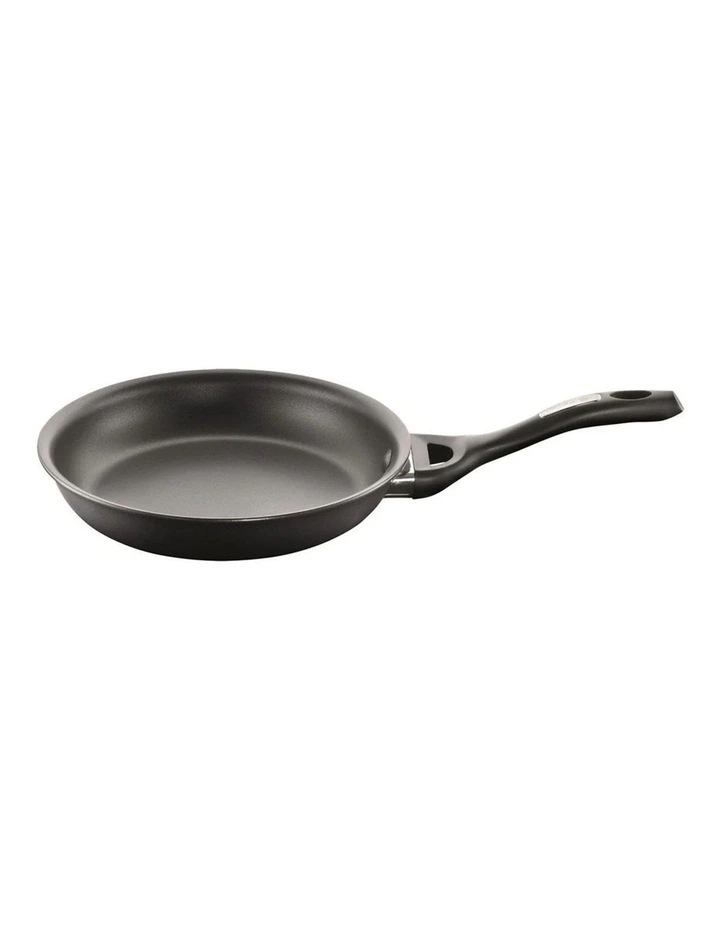 Baccarat iD3 CS Frypan With Bakelite Handle 20cm in Black image 5