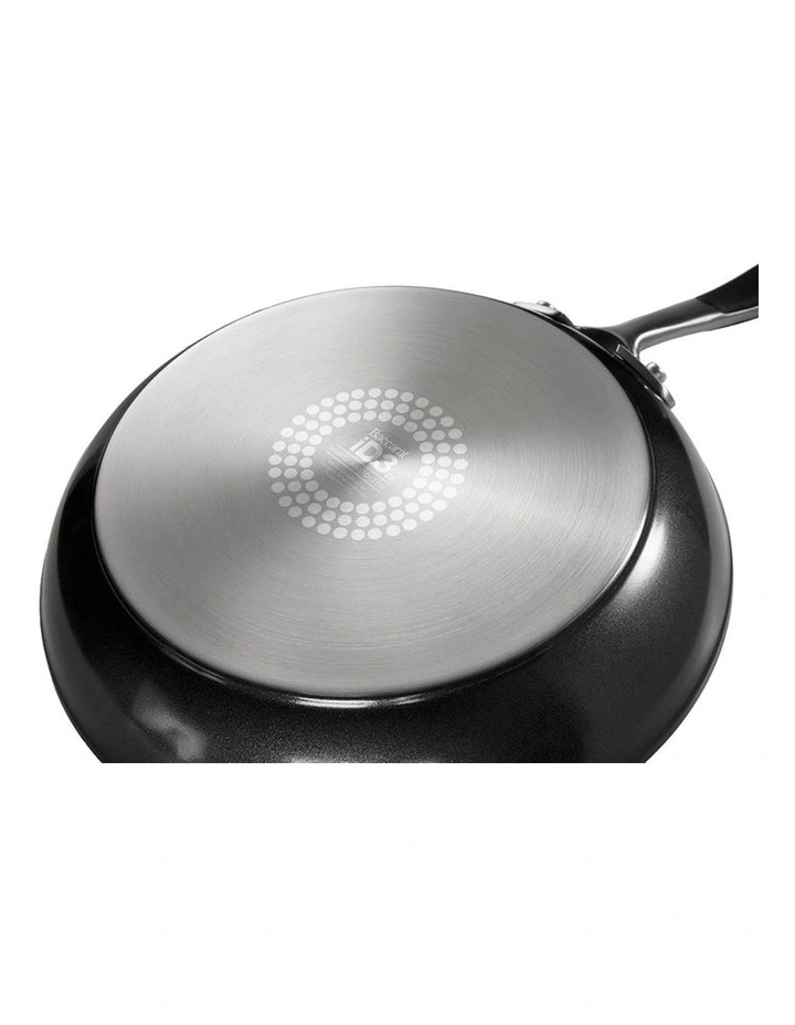 Baccarat iD3 Frypan With Bakelite Handle 26cm in Black image 4