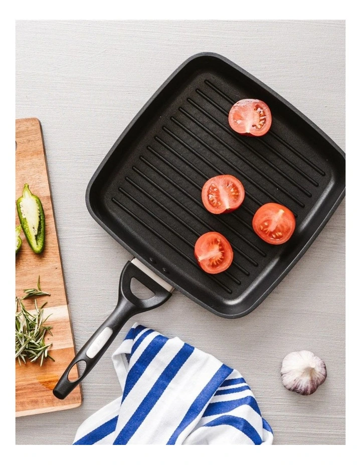 Baccarat iD3 CS Griddle With Bakelite Handle 26cm in Black image 3