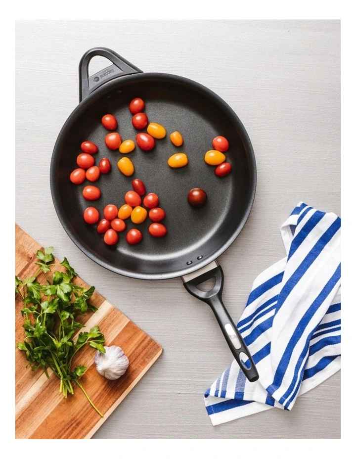Baccarat iD3 Frypan With Bakelite Handle 32cm in Black image 2