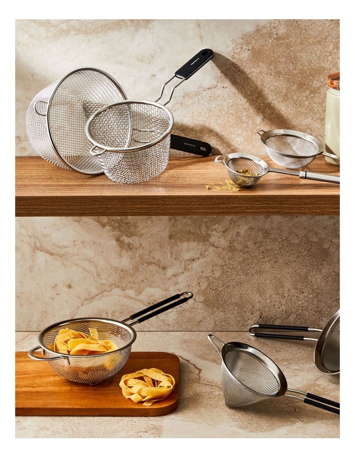 Soffritto A-Series Stainless Steel Hand Strainer 16.5cm in Silver image 2
