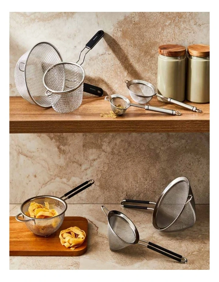 Soffritto A-Series Stainless Steel Hand Strainer 16.5cm in Silver image 4
