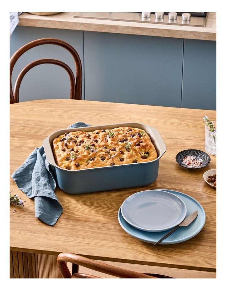 NOOK by Baccarat Roaster With Rack 34cm in Blue image 2