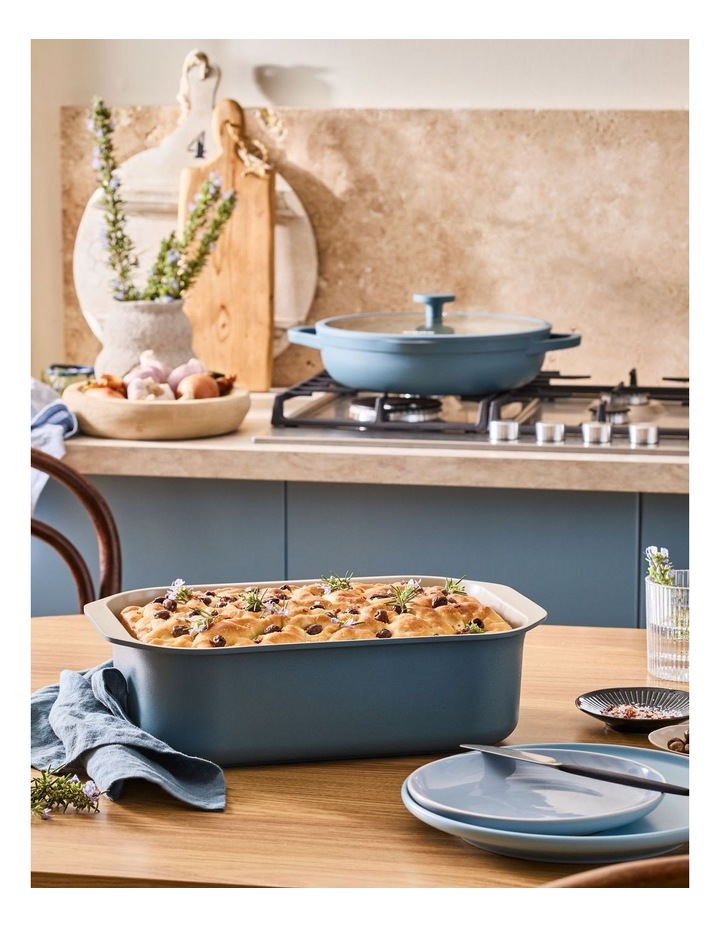 NOOK by Baccarat Roaster With Rack 34cm in Blue image 5