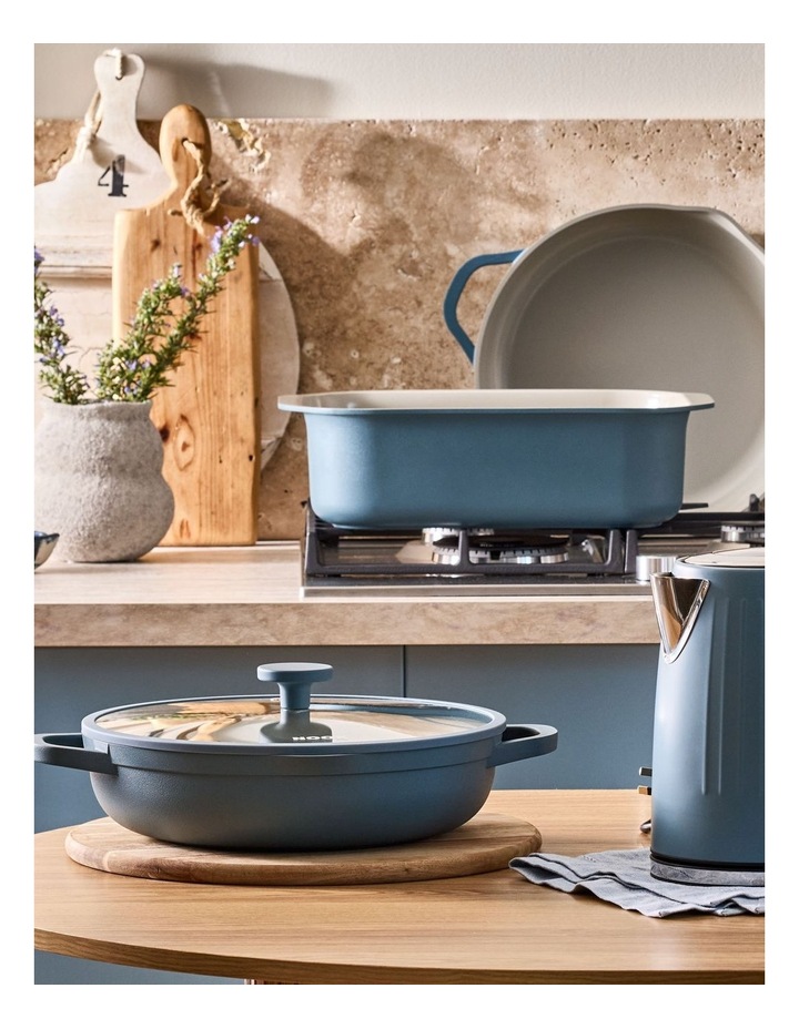NOOK by Baccarat Roaster With Rack 34cm in Blue image 6