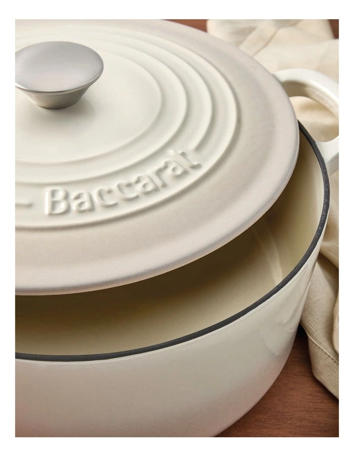 Baccarat Le Connoisseur Round French Oven 25cm 3.9L in Cream image 4