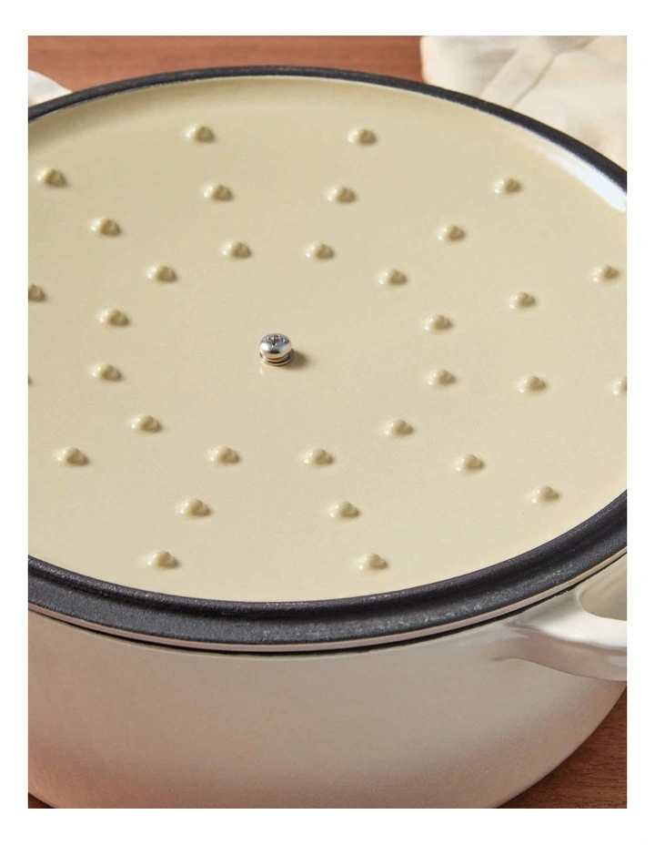 Baccarat Le Connoisseur Round French Oven 25cm 3.9L in Cream image 5