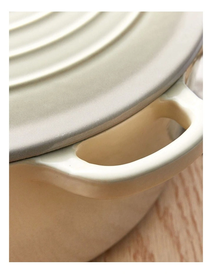 Baccarat Le Connoisseur Round French Oven 29cm 6.3L in Cream image 6