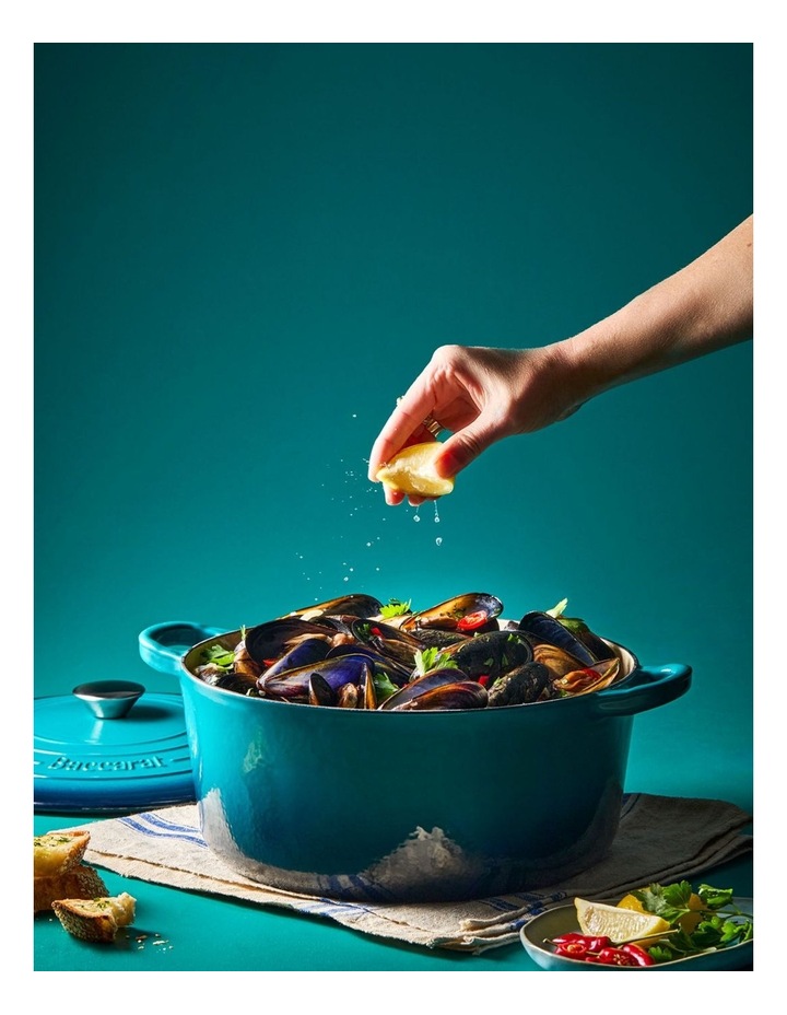 Baccarat Le Connoisseur Round French Oven 29cm 6.3L in Lagoon image 6