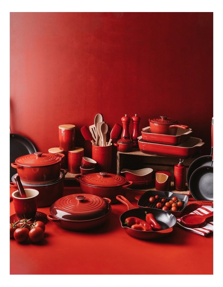Baccarat Le Connoisseur Round French Oven 29cm 6.3L in Red image 5