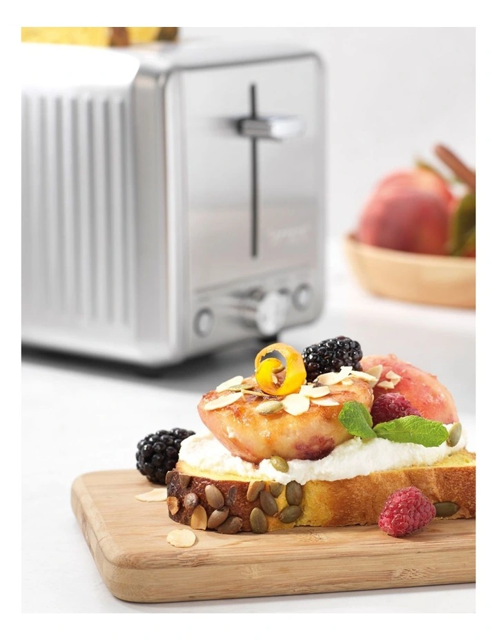 Baccarat The Toasty Slice 2 Slice Toaster in Silver image 6