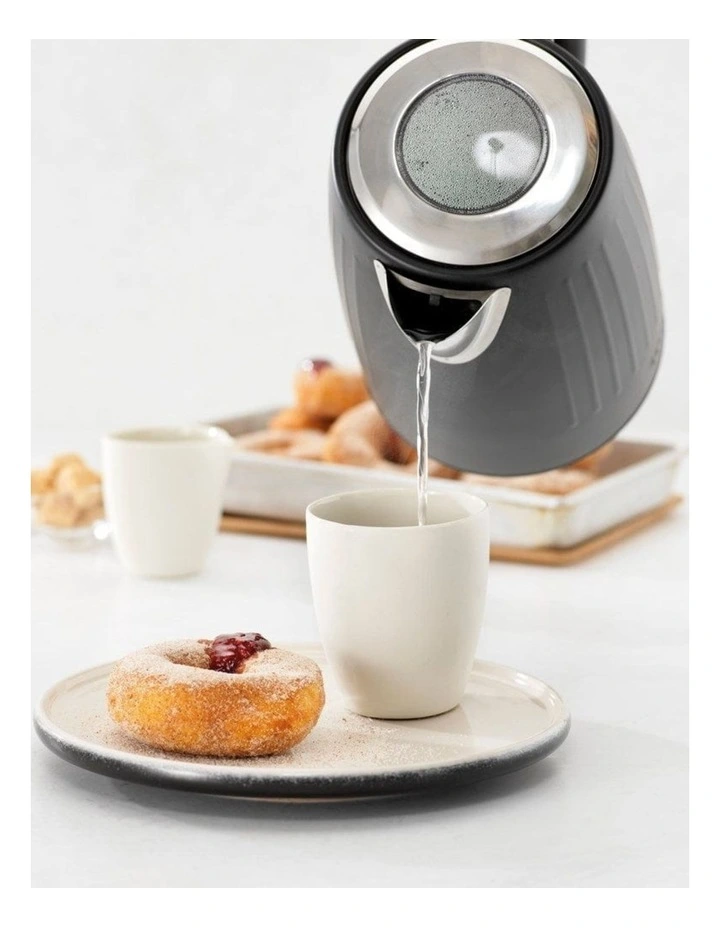Baccarat The Boiling Point Kettle in Black image 4