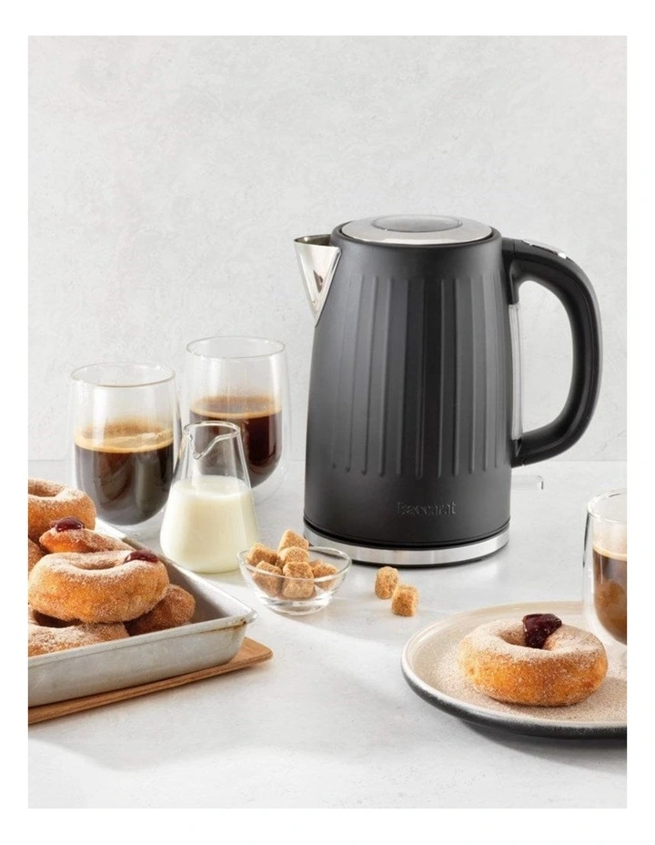 Baccarat The Boiling Point Kettle in Black image 5