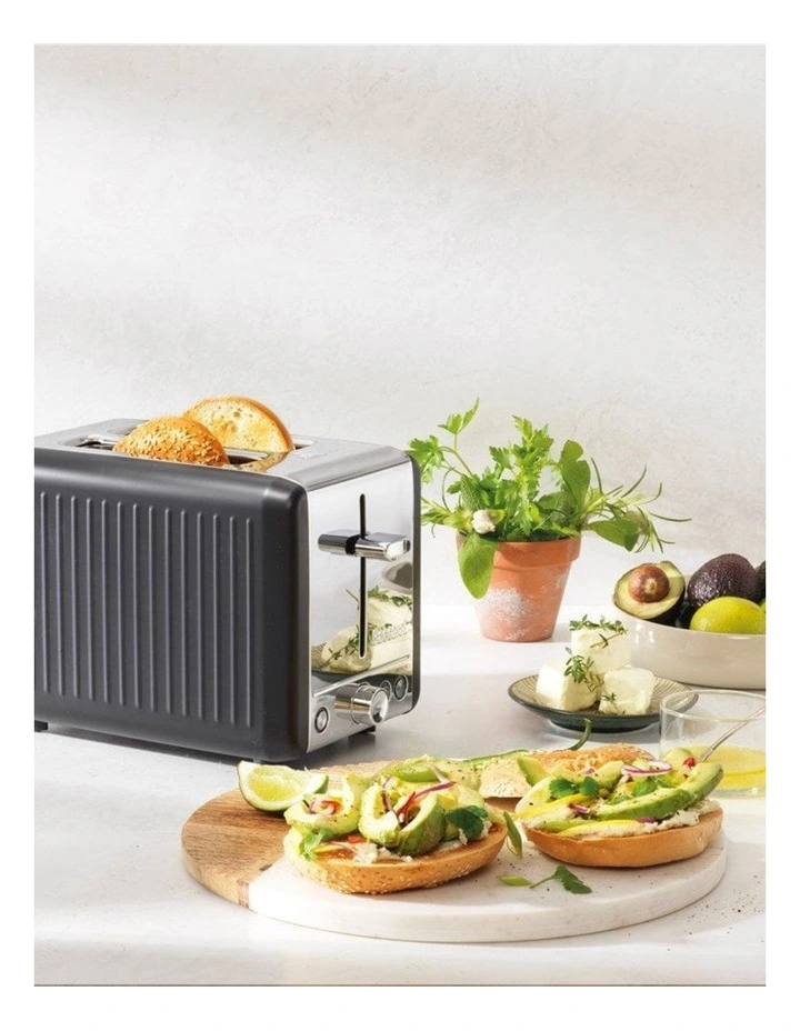 Baccarat The Toasty Slice 2 Slice Toaster in Black image 5