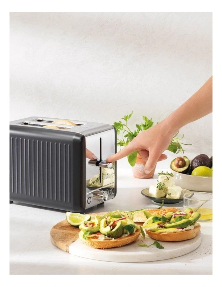 Baccarat The Toasty Slice 2 Slice Toaster in Black image 6