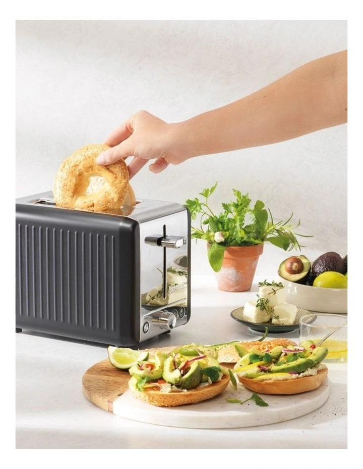 Baccarat The Toasty Slice 2 Slice Toaster in Black image 7