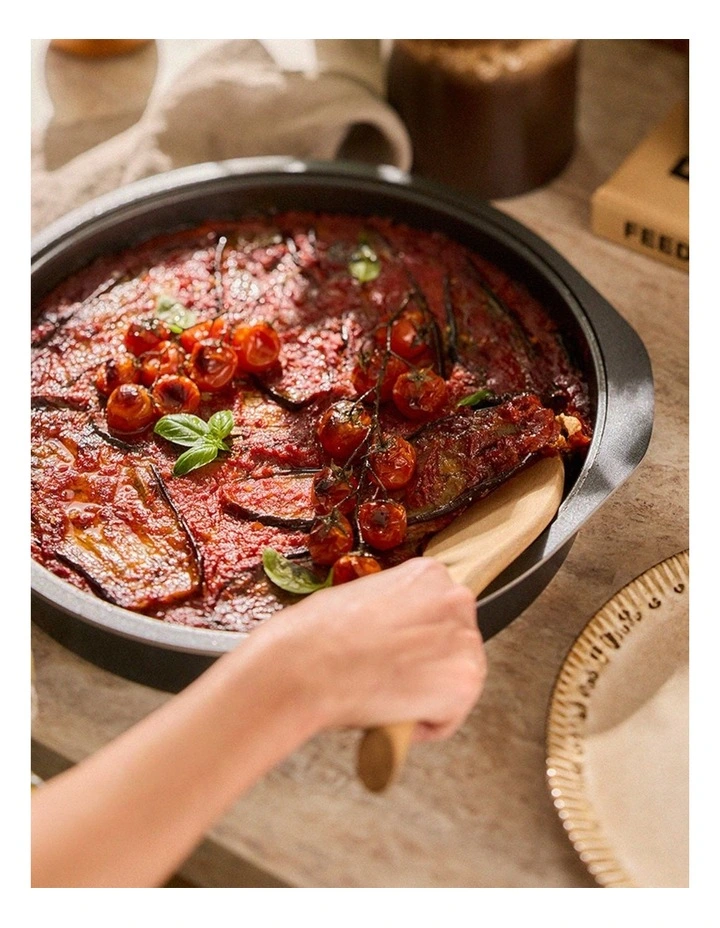 Bessemer Non-Stick Round Baking Dish 34cm in Black image 2