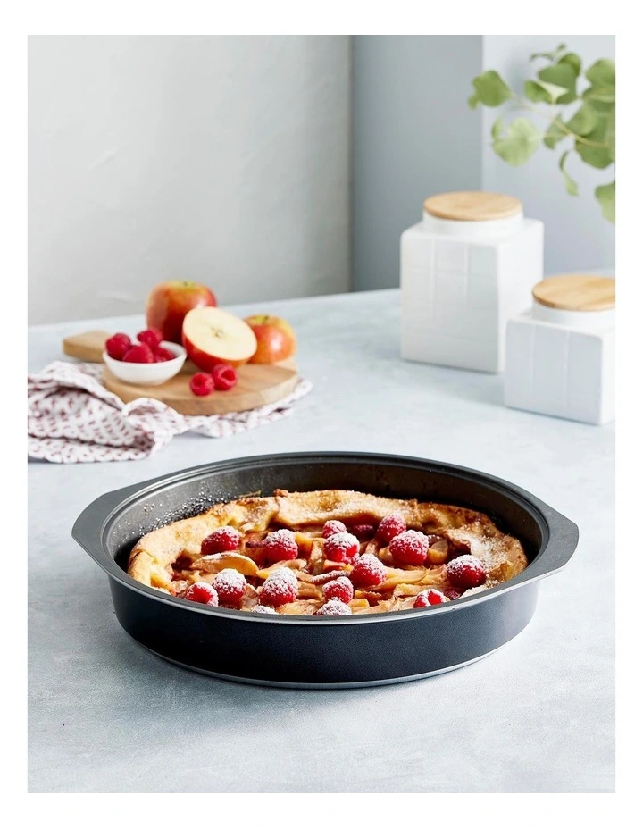 Bessemer Non-Stick Round Baking Dish 34cm in Black image 2