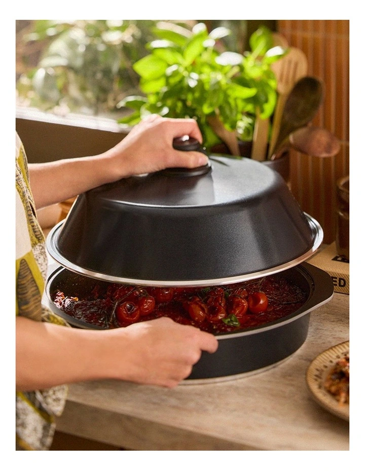 Bessemer Non-Stick Round Baking Dish 34cm in Black image 6