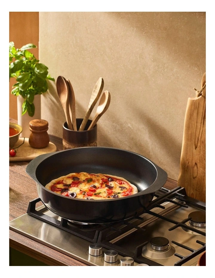 Bessemer Non-Stick Round Cook n Bake 37cm in Black image 2